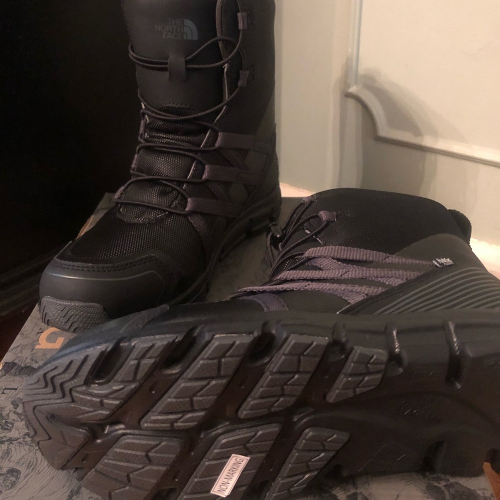 NEW North Face Winter Sneaker
